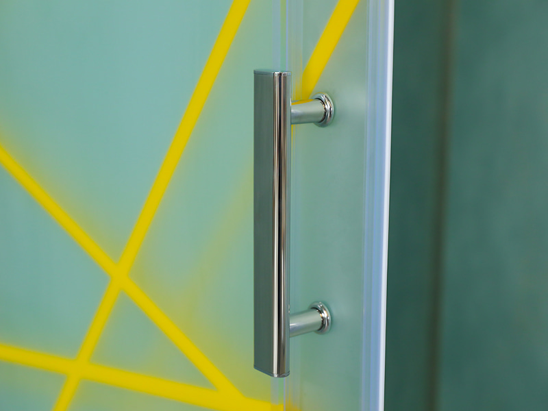 RE Mampara de Ducha Corredera, Vidrio Templado Mate con Impresión, Perfil de Aluminio Dorado, Manija de Doble Orificio, Con Bandeja RE Mampara de Ducha Corredera, Vidrio Templado Mate con Impresión, Perfil de Aluminio Dorado, Manija de Doble Orificio, Con Bandeja